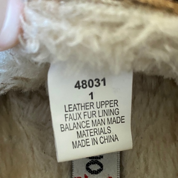 Kids Minnetonka Charley slippers, color cinnamon, size 1. Excellent condition - Picture 9 of 11